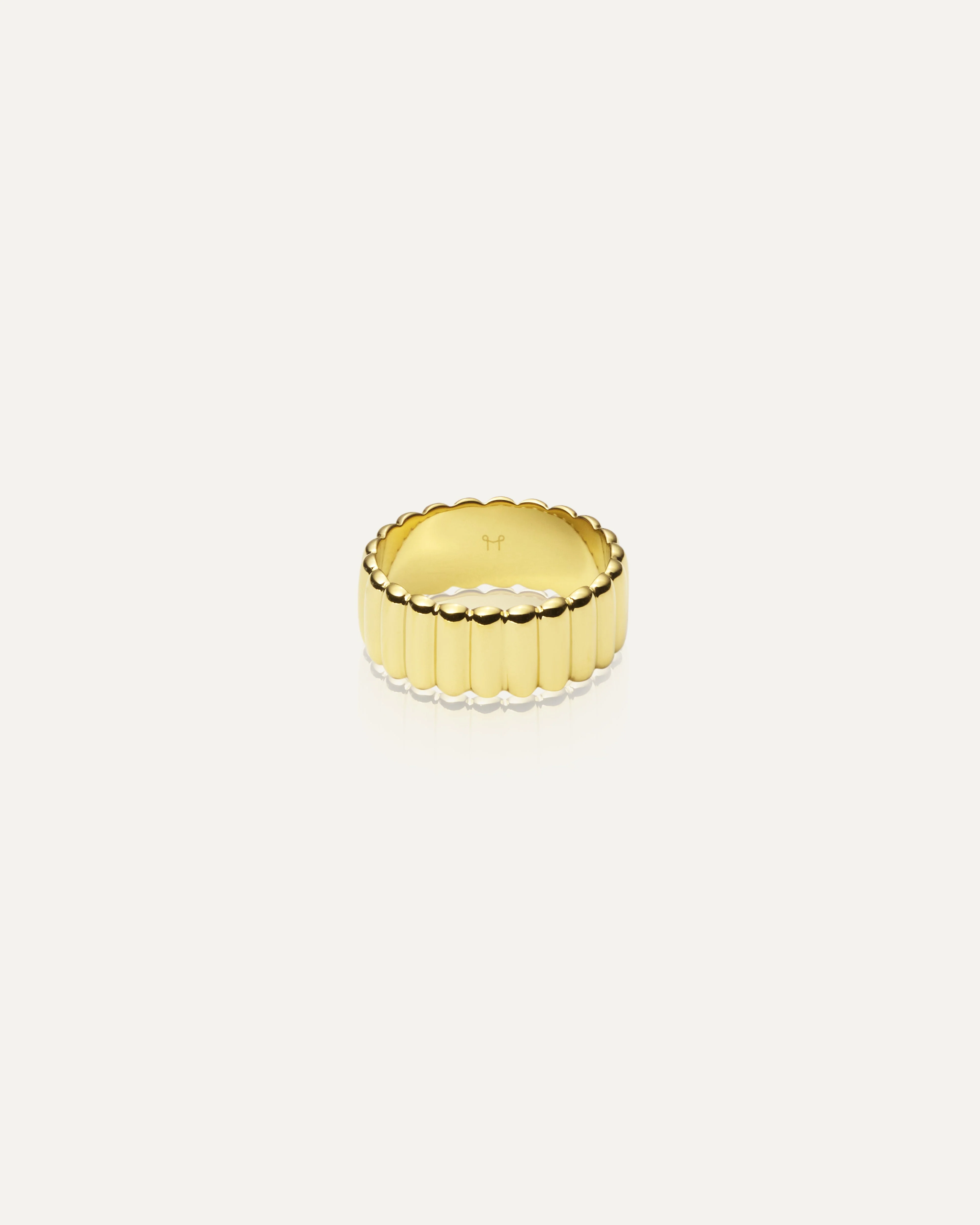 Chic Ribbed Ring - Image 4