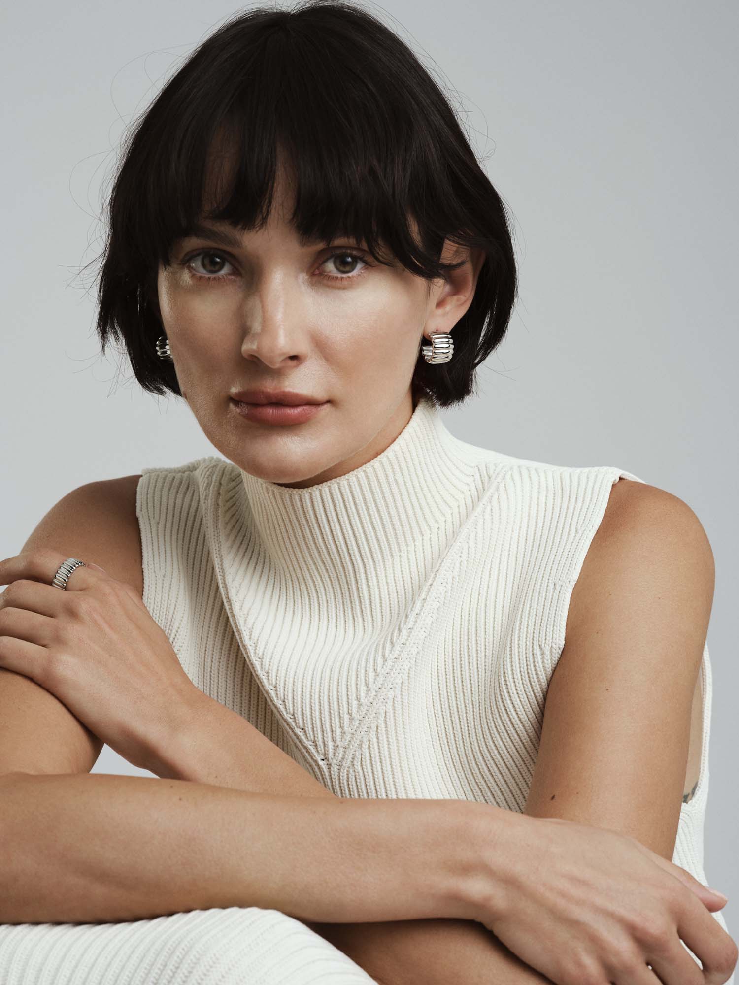 Chic Ribbed Earrings - Image 2