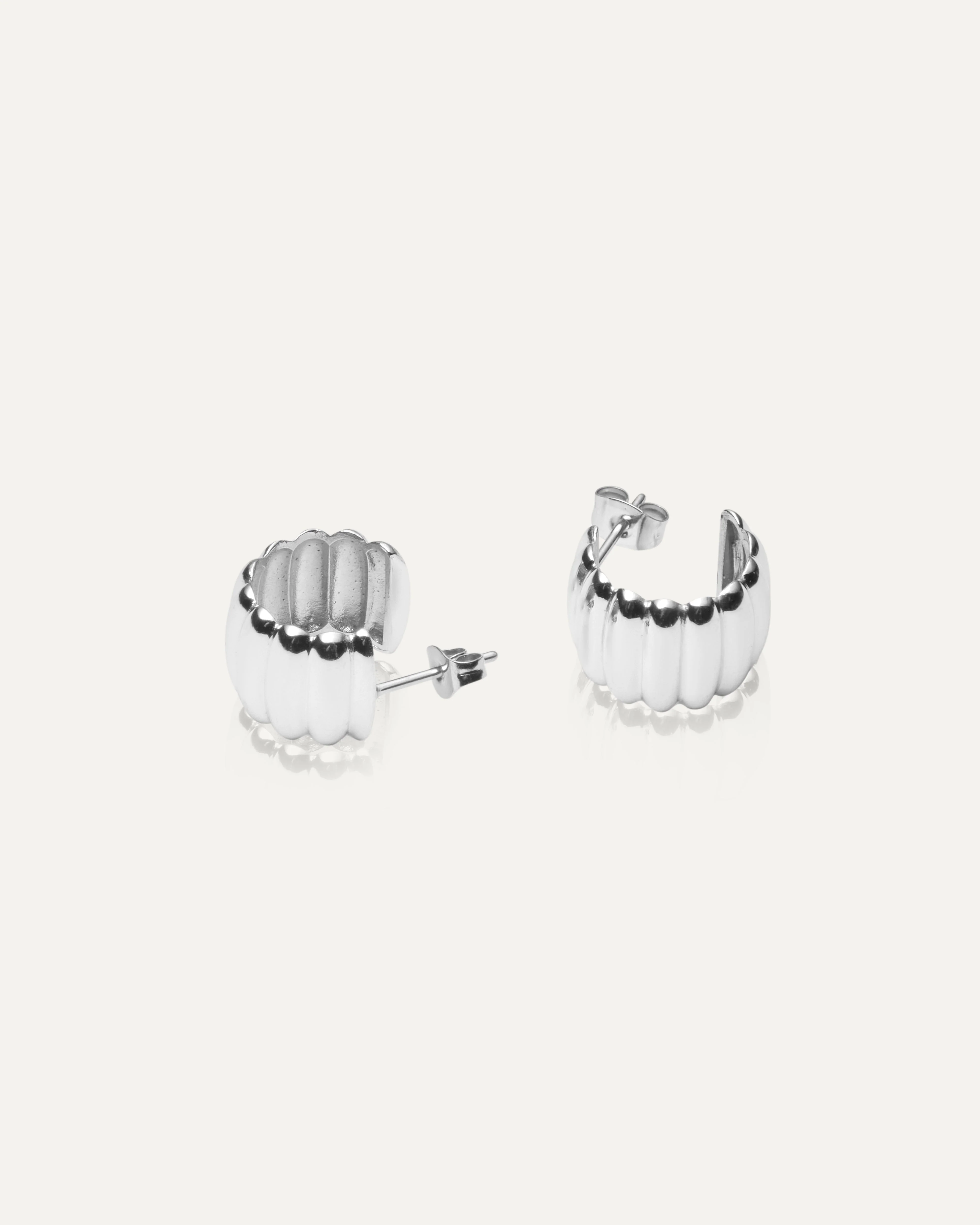 Chic Ribbed Earrings - Image 4