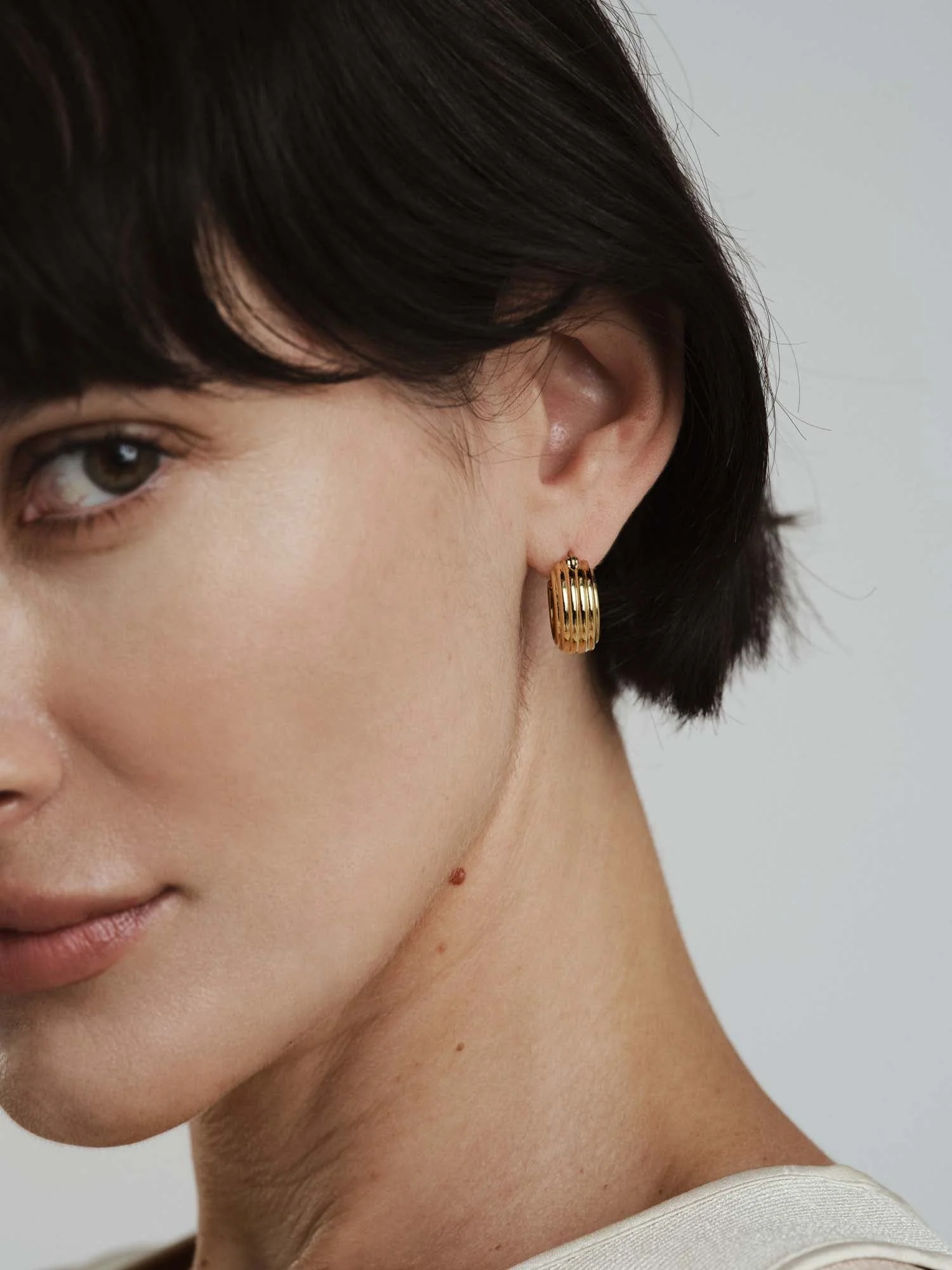 Edge Ribbed Small Hoops - Image 3