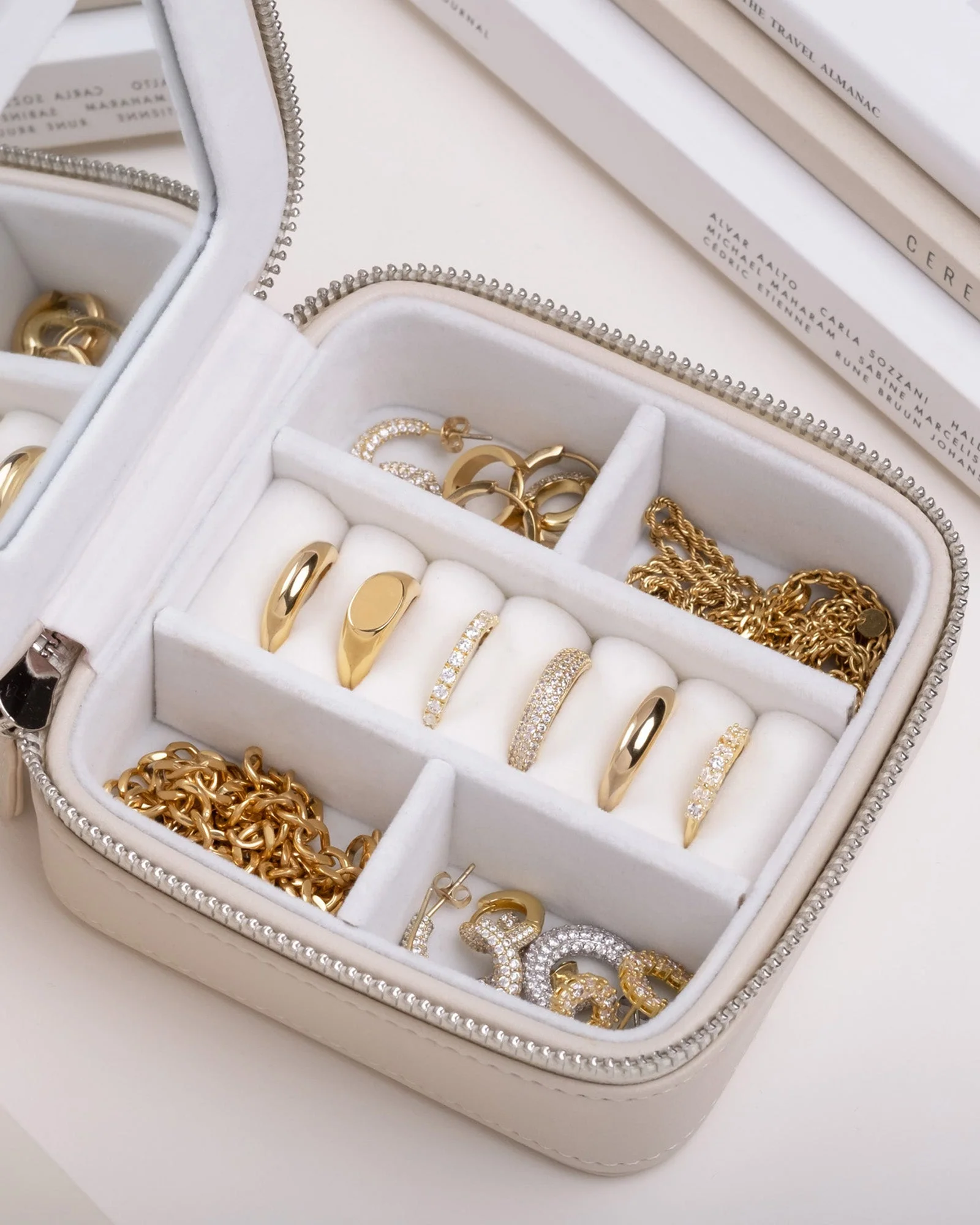Gratis smykkeveske liten beige - Image 3