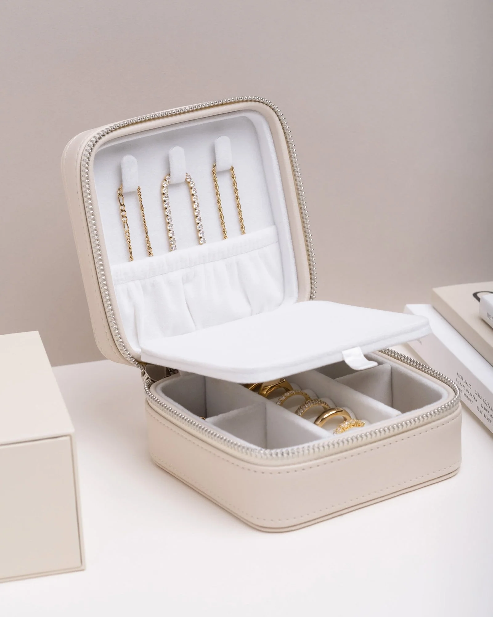 Gratis smykkeveske liten beige - Image 4