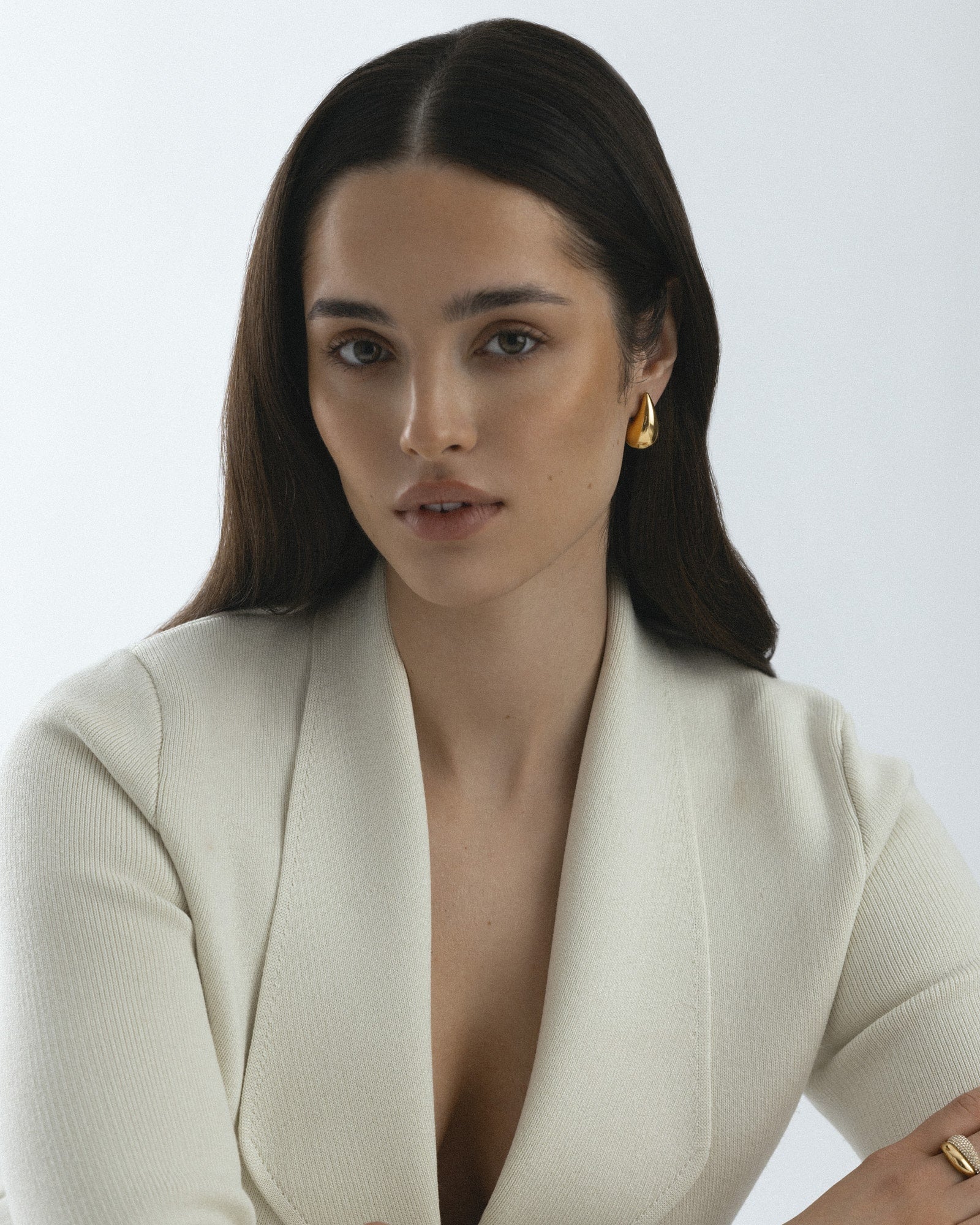 Plain daring large earring - Image 2