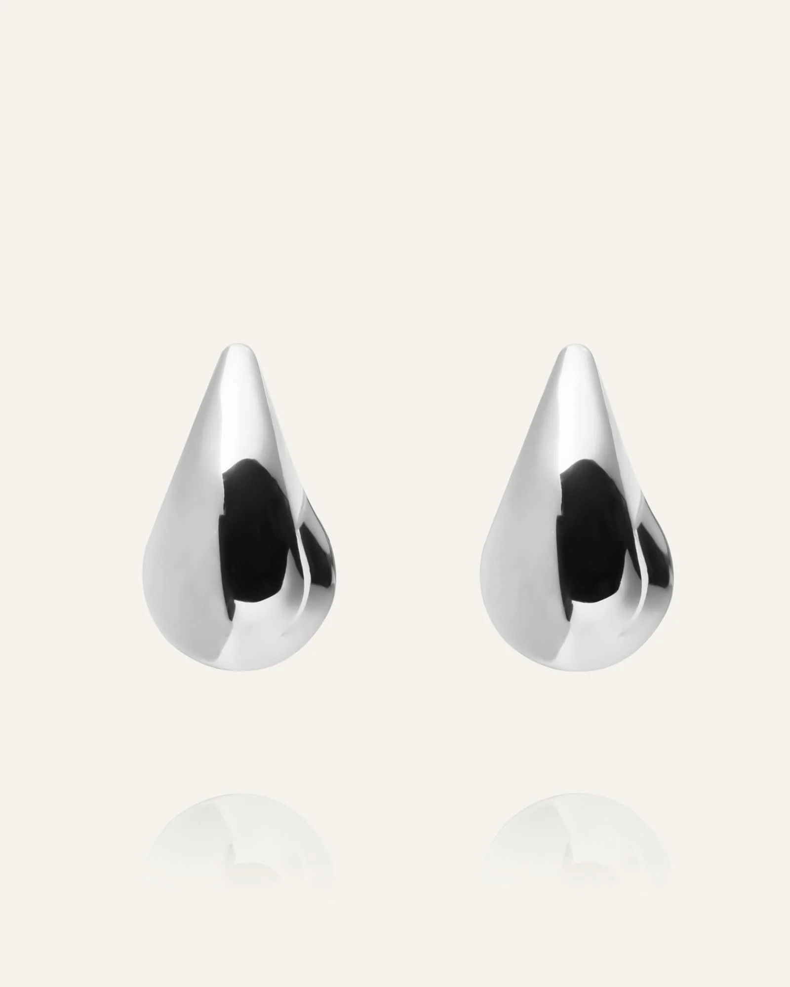 Plain daring large earring