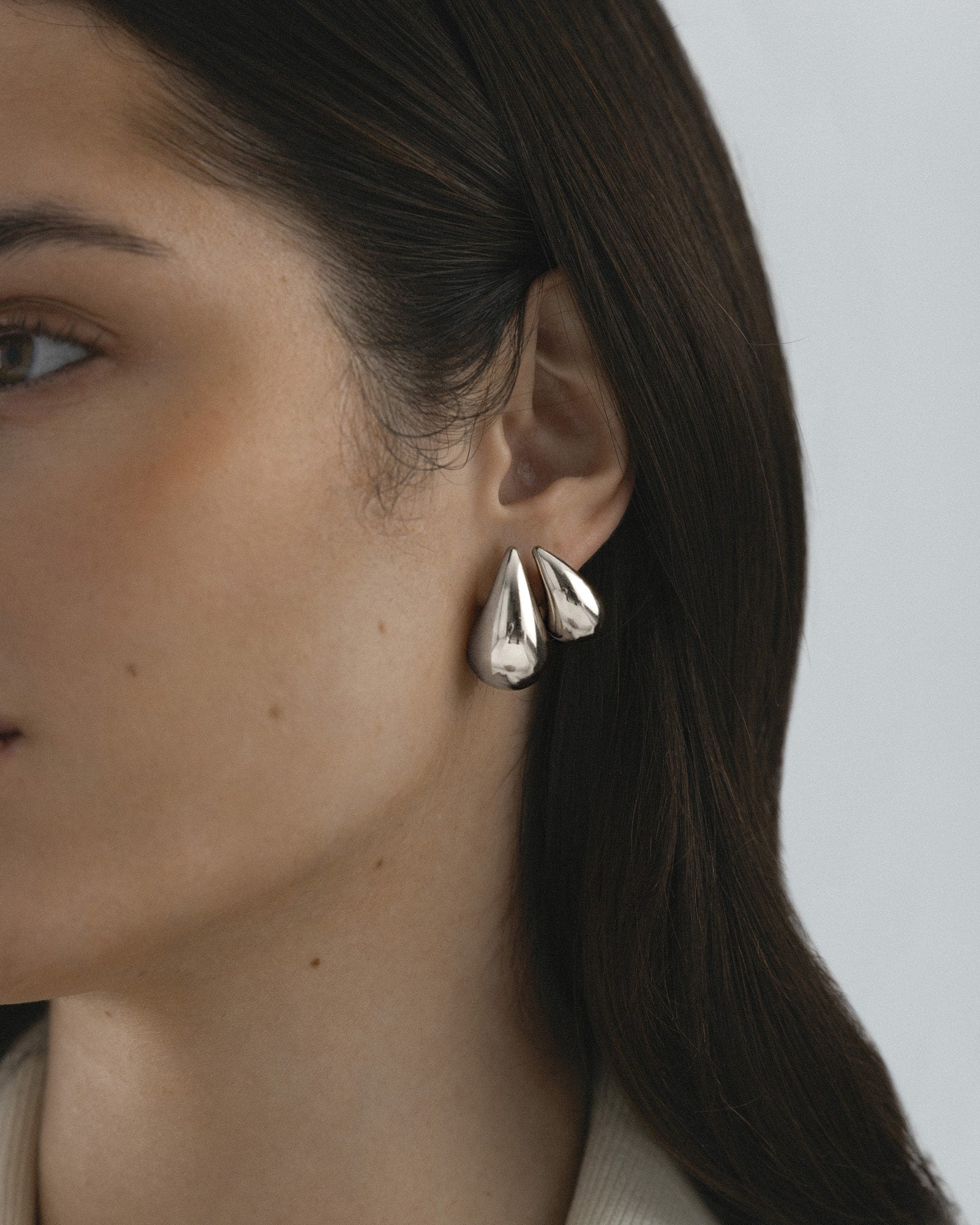 Plain daring large earring - Image 6