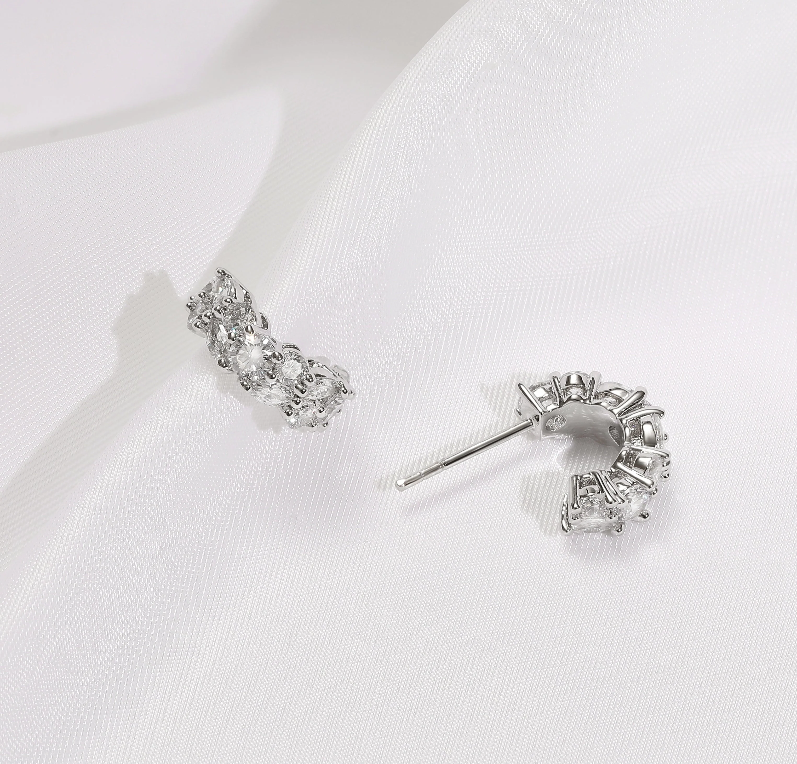 Queen Earrings Silver Small - Image 6