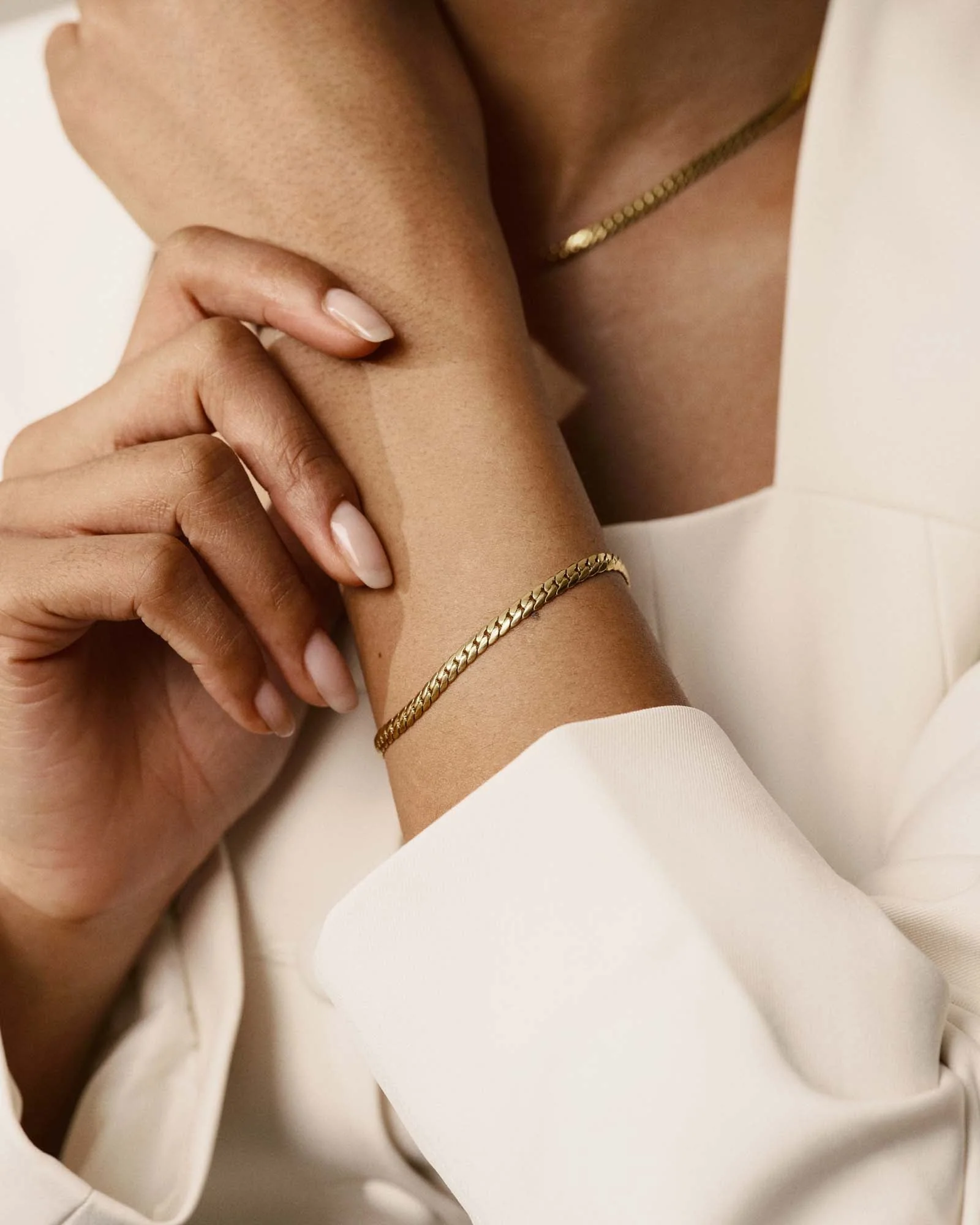 Serpentine Chain Gold Bracelet - Image 3