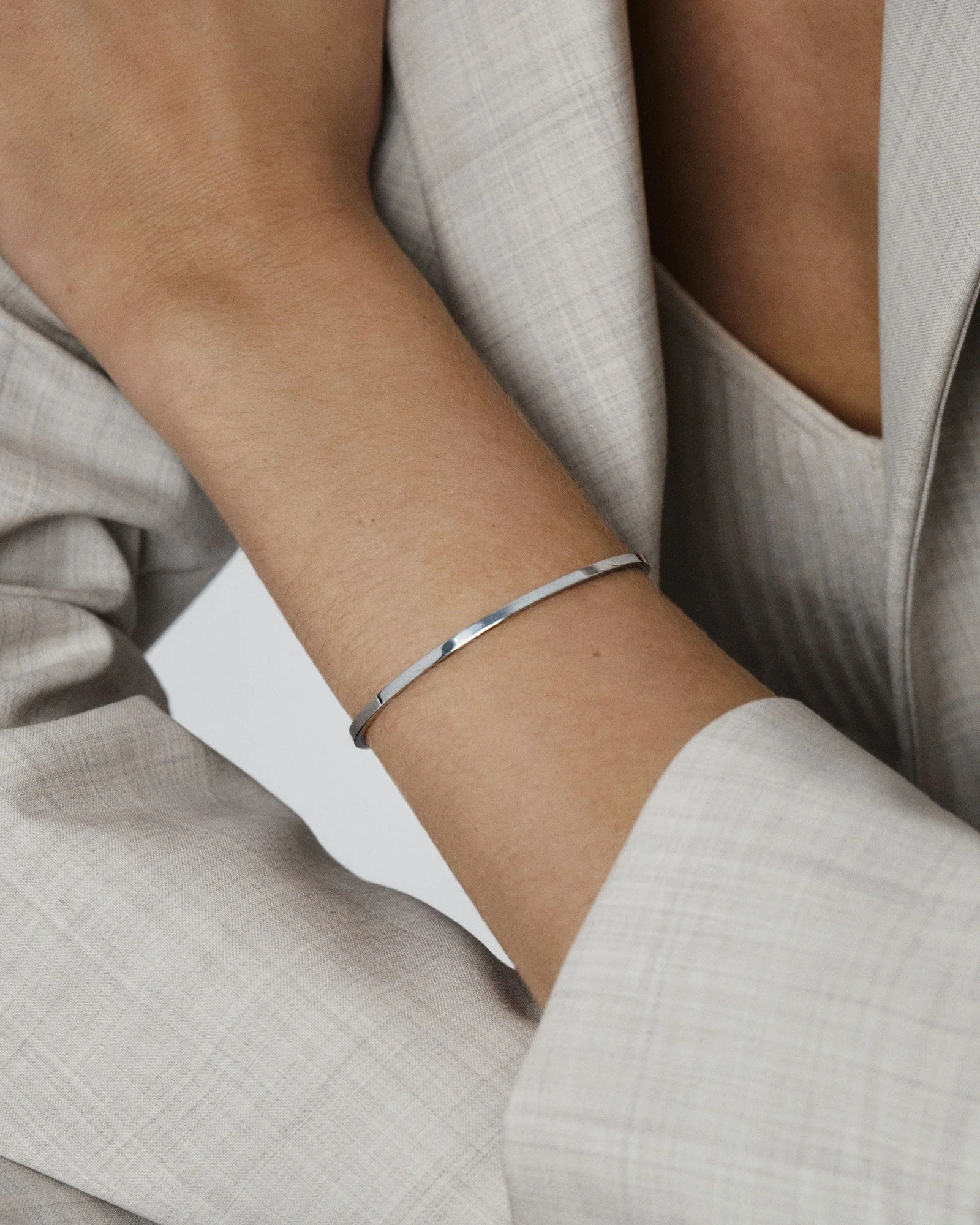 Sleek Bangle Medium - Image 3
